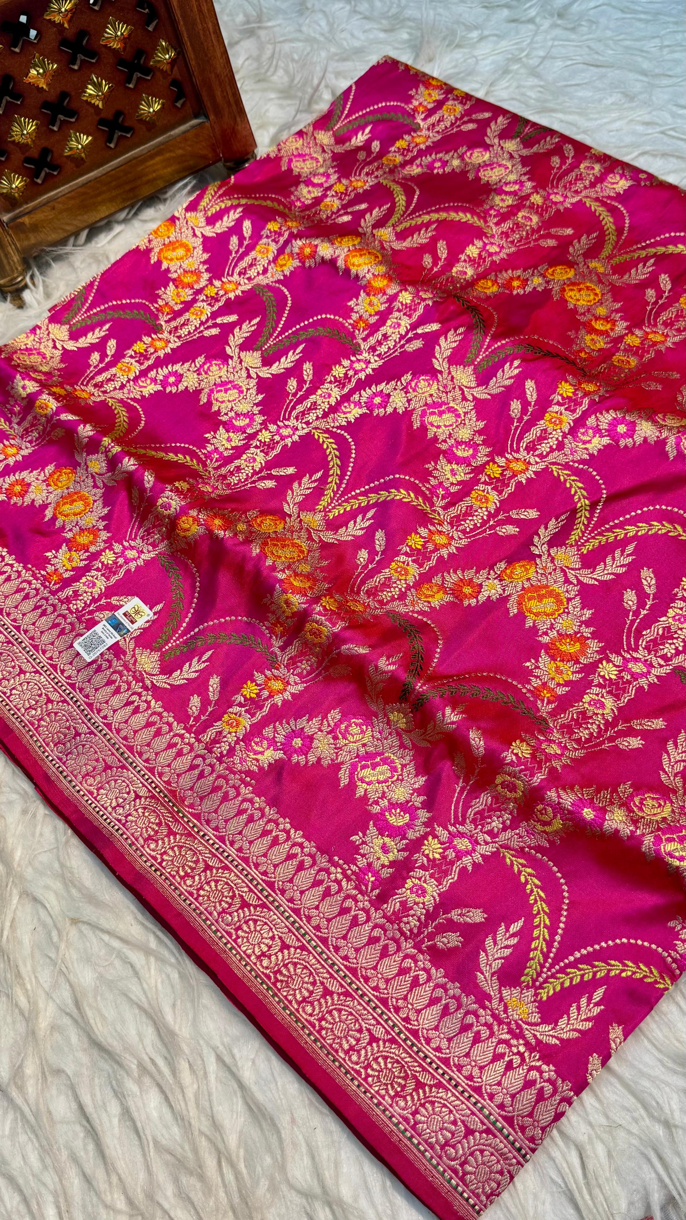 Handwoven Kaduva With Meenakari Weaving Pure Silk Saree