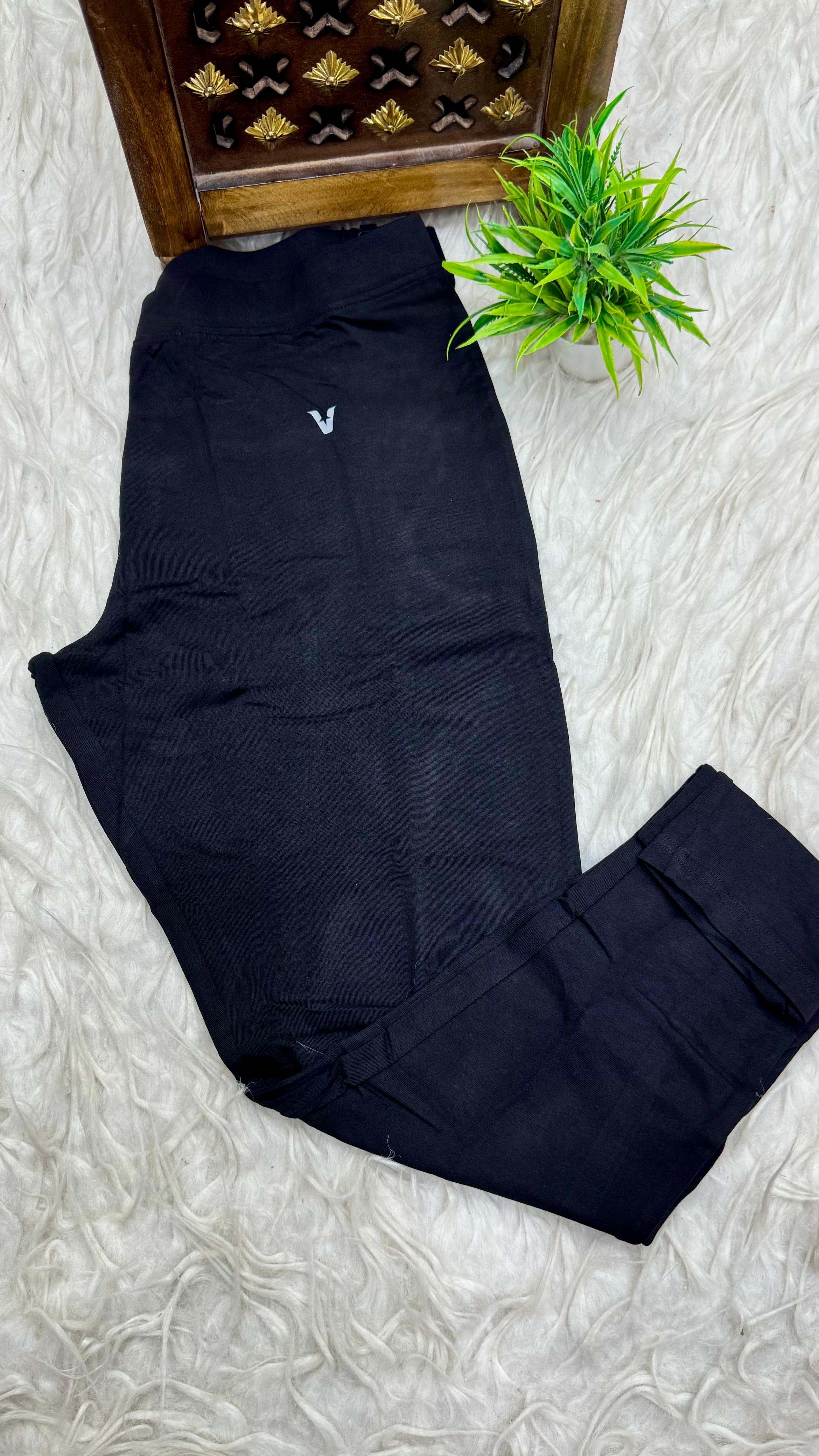 V Star Brand Ladies Pocket Leggings (L) Size